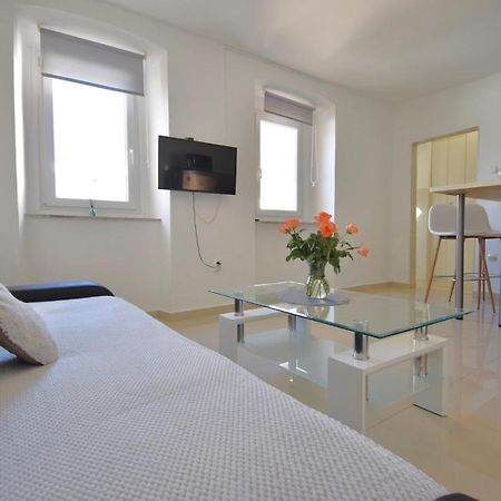 City Centre Apartment With Terrace 2 Pola Esterno foto
