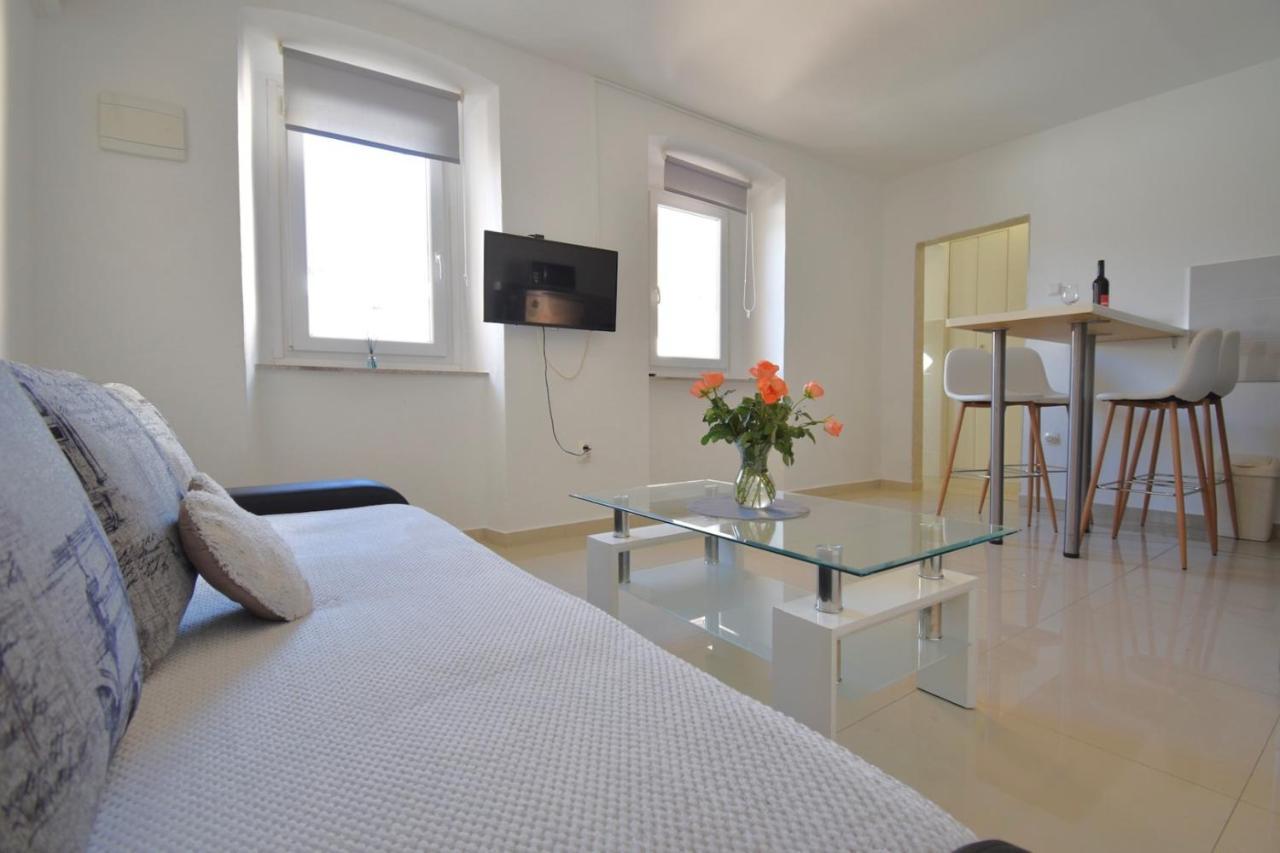 City Centre Apartment With Terrace 2 Pola Esterno foto