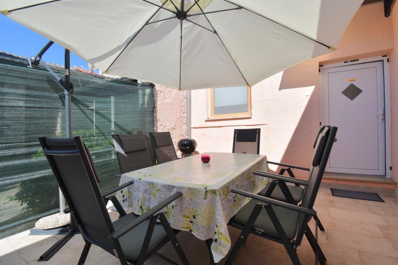 City Centre Apartment With Terrace 2 Pola Esterno foto
