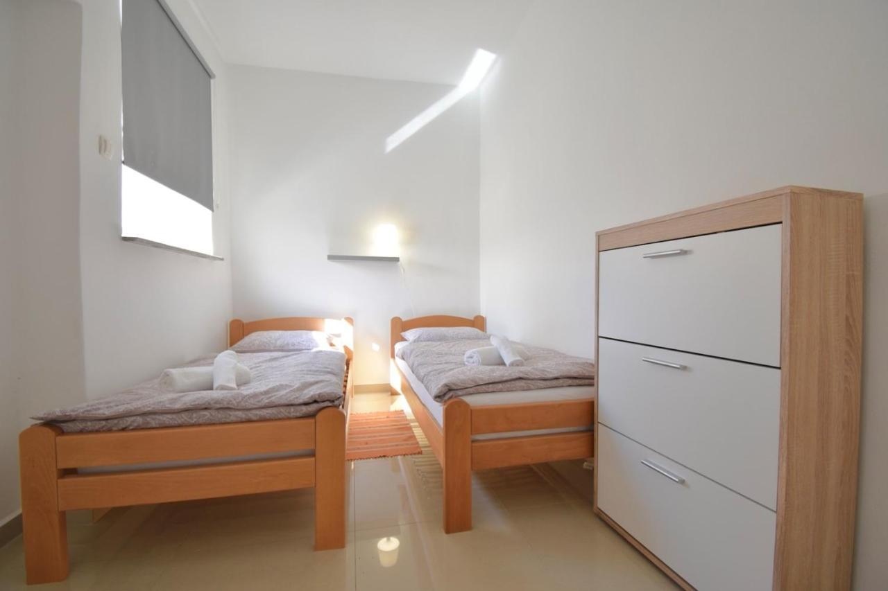 City Centre Apartment With Terrace 2 Pola Esterno foto